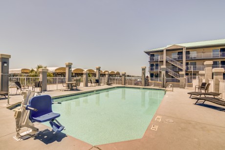 Seabreeze Inn - Pool with Lift